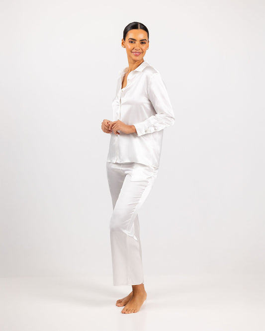 Chérie Silk Loungesett Pearl White R6__0349-Edit_5517b0bb-4ad4-4847-87ac-805a72cb6b6f
