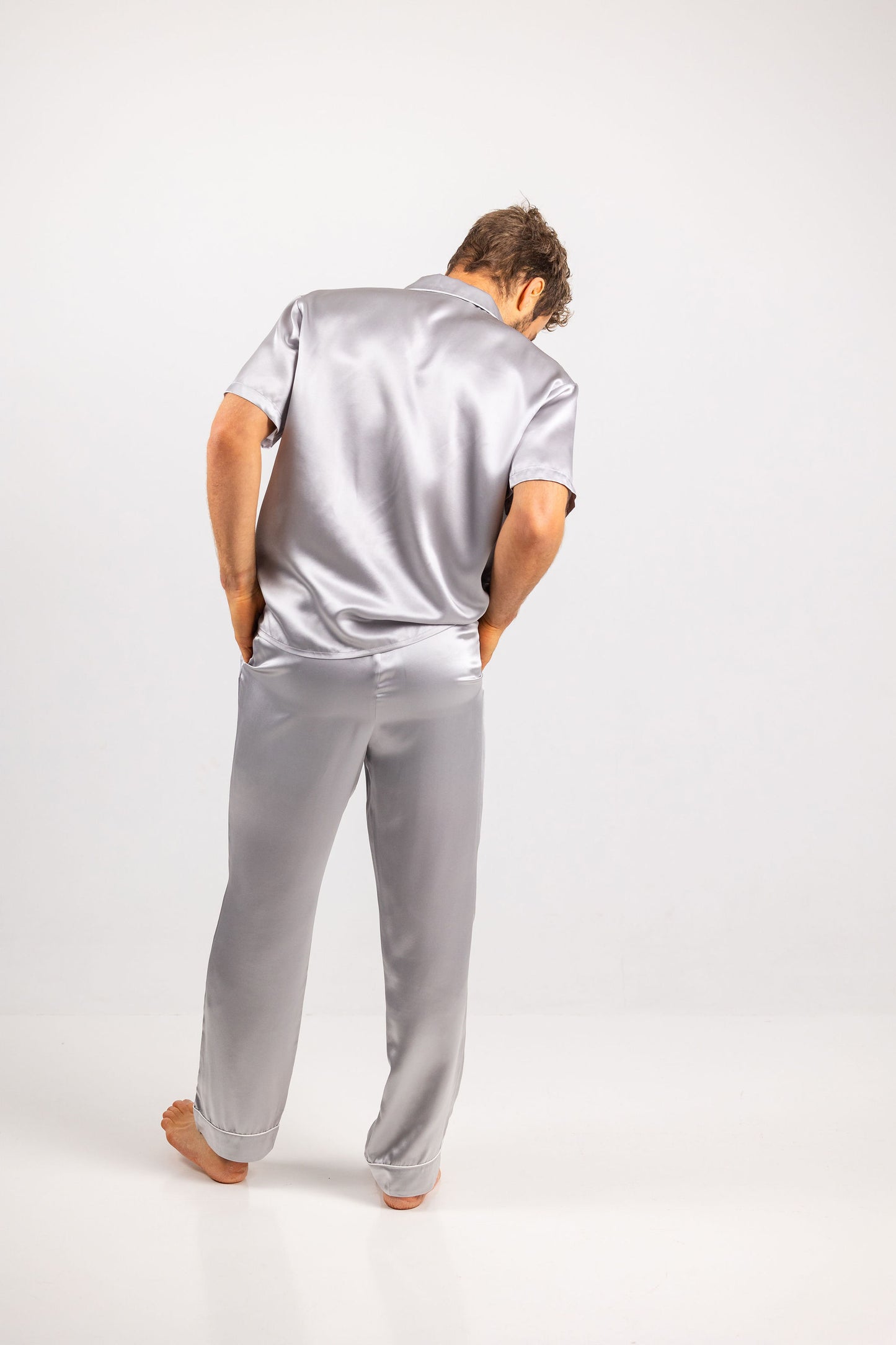 Savannah Silk Herre Lounge-sett Gray R6__1158_e9bf25cc-cd71-42f1-84a1-e7b16ca19a1a silke pysjamas