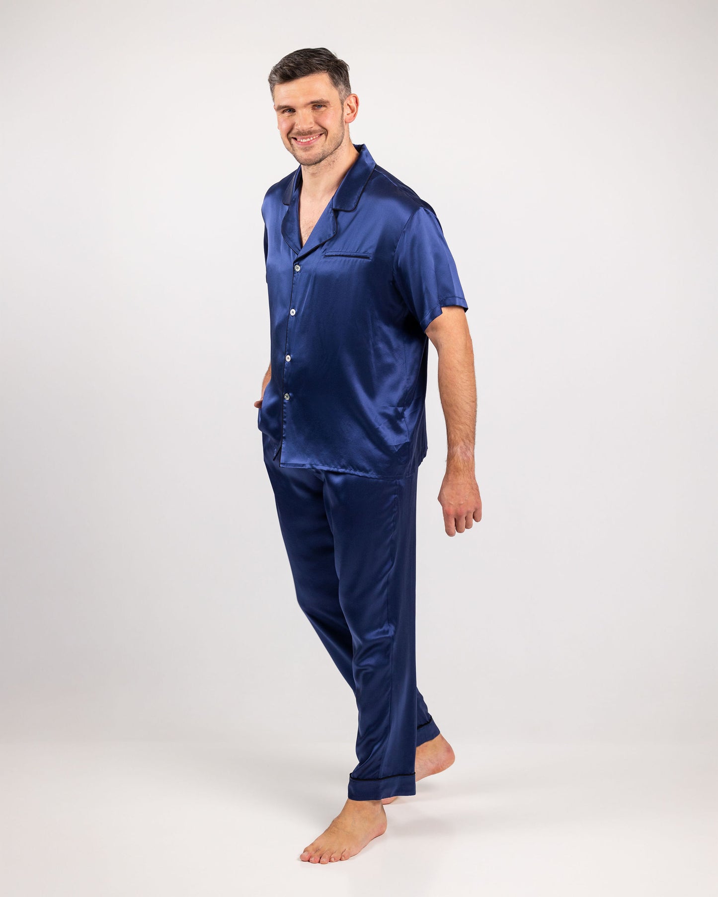 Savannah Silk Herre Lounge-sett Navy R6__1284-Edit_d036e058-e5cc-4acb-959c-bf3f80c5d050 silke pysjamas