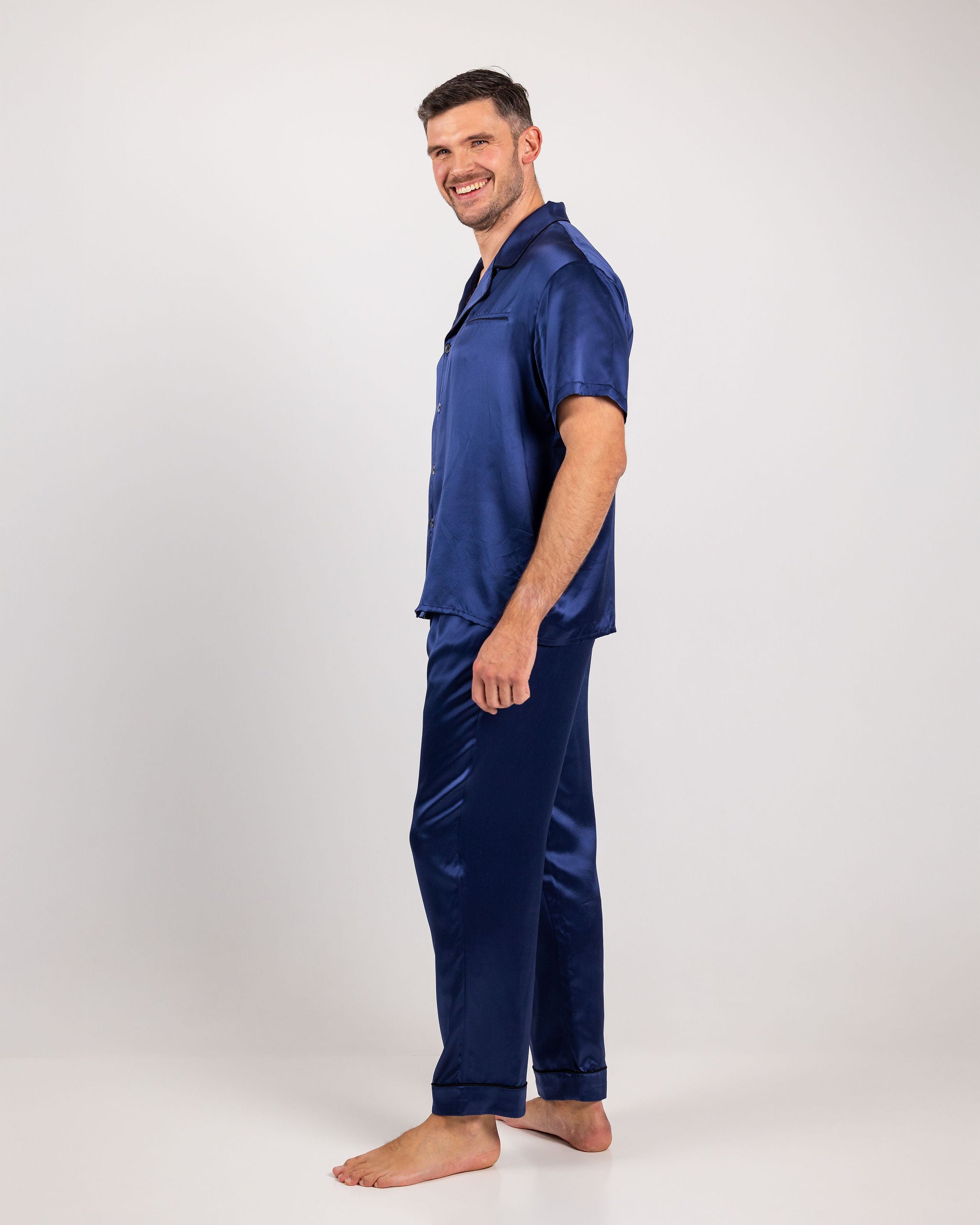 Savannah Silk Herre Lounge-sett Navy R6__1362-Edit_a45c3472-5c9e-4ea2-8243-a9a2faf40958 silke pysjamas