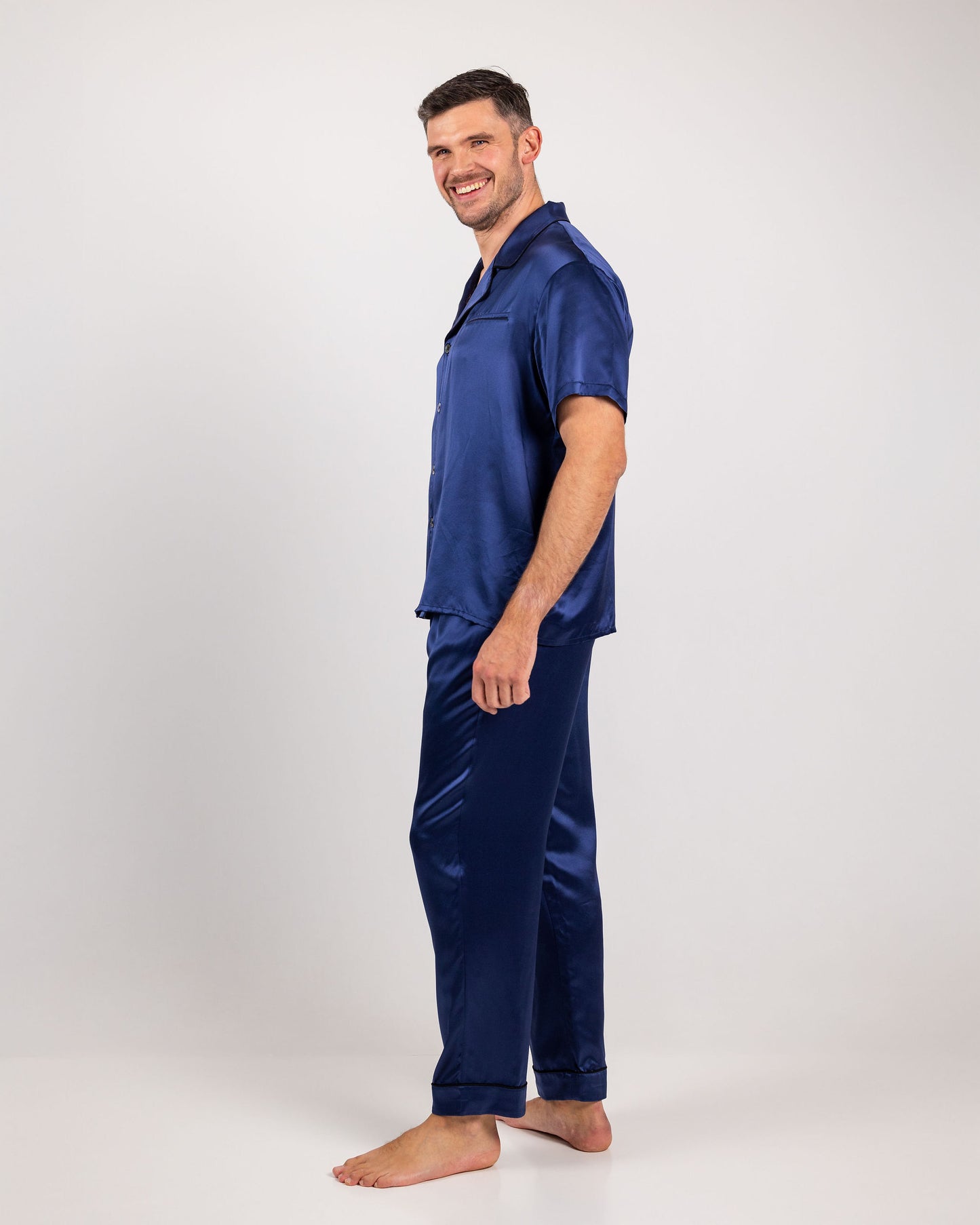 Savannah Silk Herre Lounge-sett Navy R6__1362-Edit_a45c3472-5c9e-4ea2-8243-a9a2faf40958 silke pysjamas