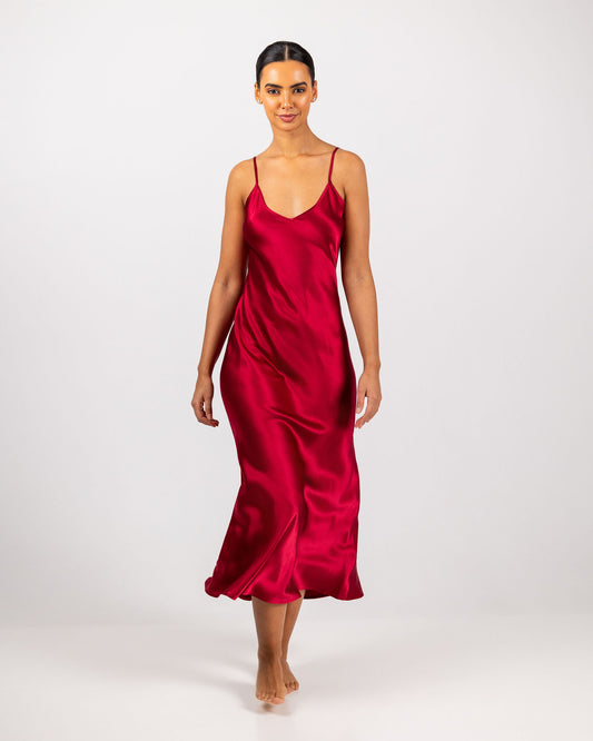 Savannah Silk Lang Kjole Red R6__1572-Edit_8d471909-bb0f-45ea-b3a3-e9e51a6afc61