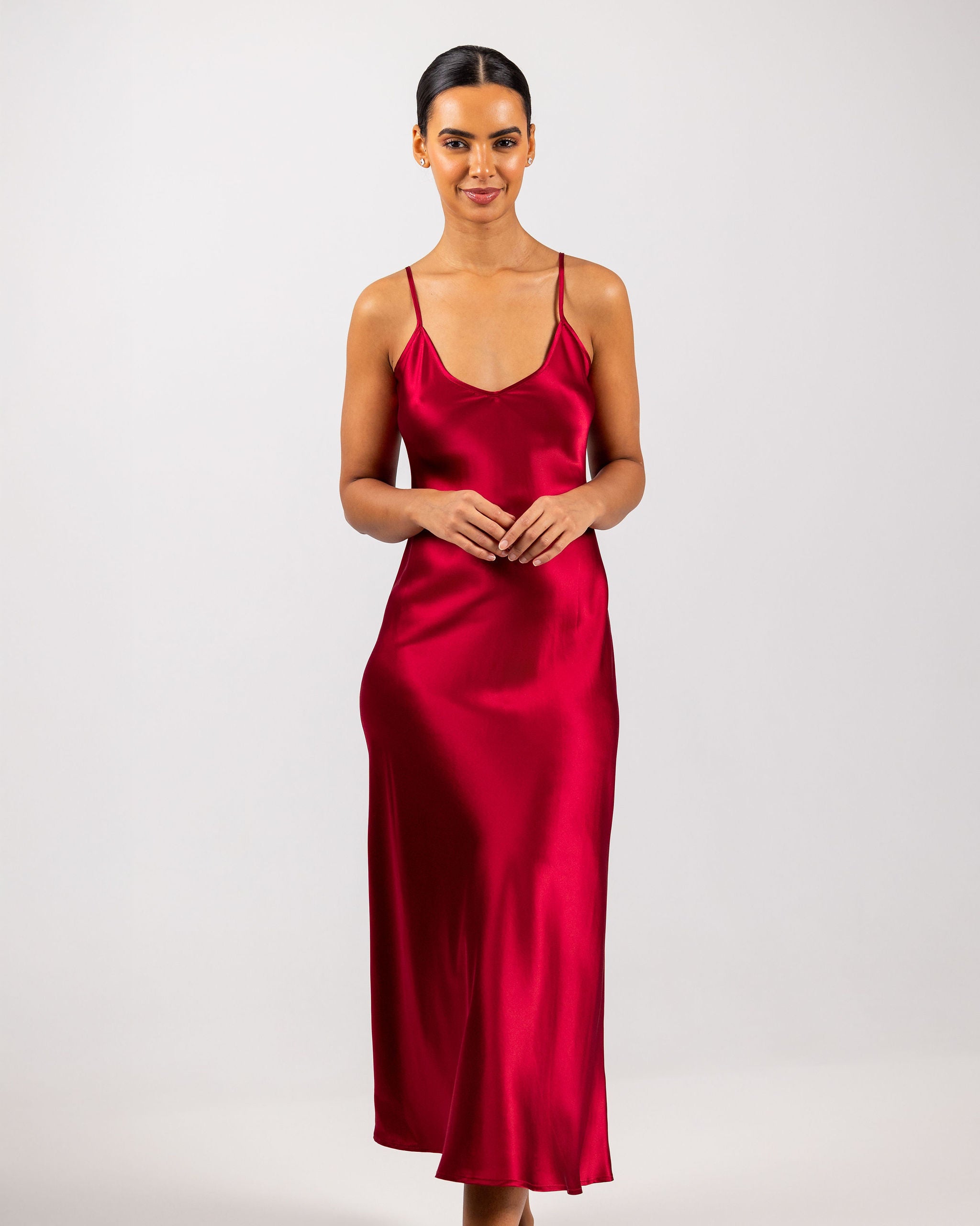 Savannah Silk Lang Kjole Red R6__1598-Edit_5ff4f582-35f0-418f-812b-3a13a827176d