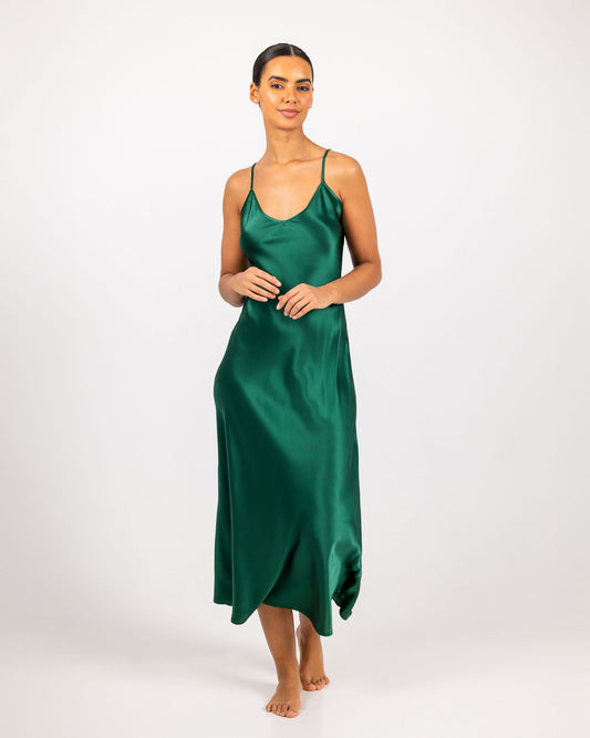 Savannah Silk Lang Kjole Green R6__2043-Edit_78c44c99-d56e-4176-a65c-ec40551575ab