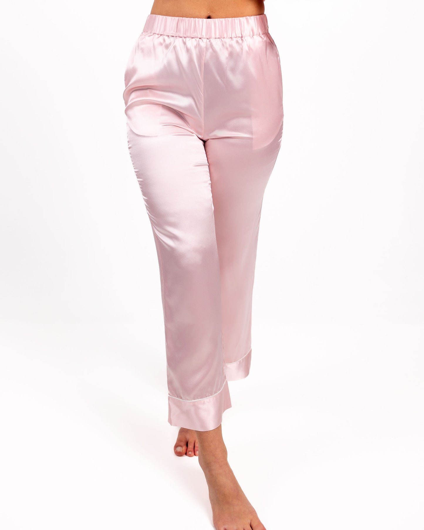 Amara Loungesett Rosa R6__9317-Edit-Edit_18a913fd-36ca-4551-a164-16a5b34b5276