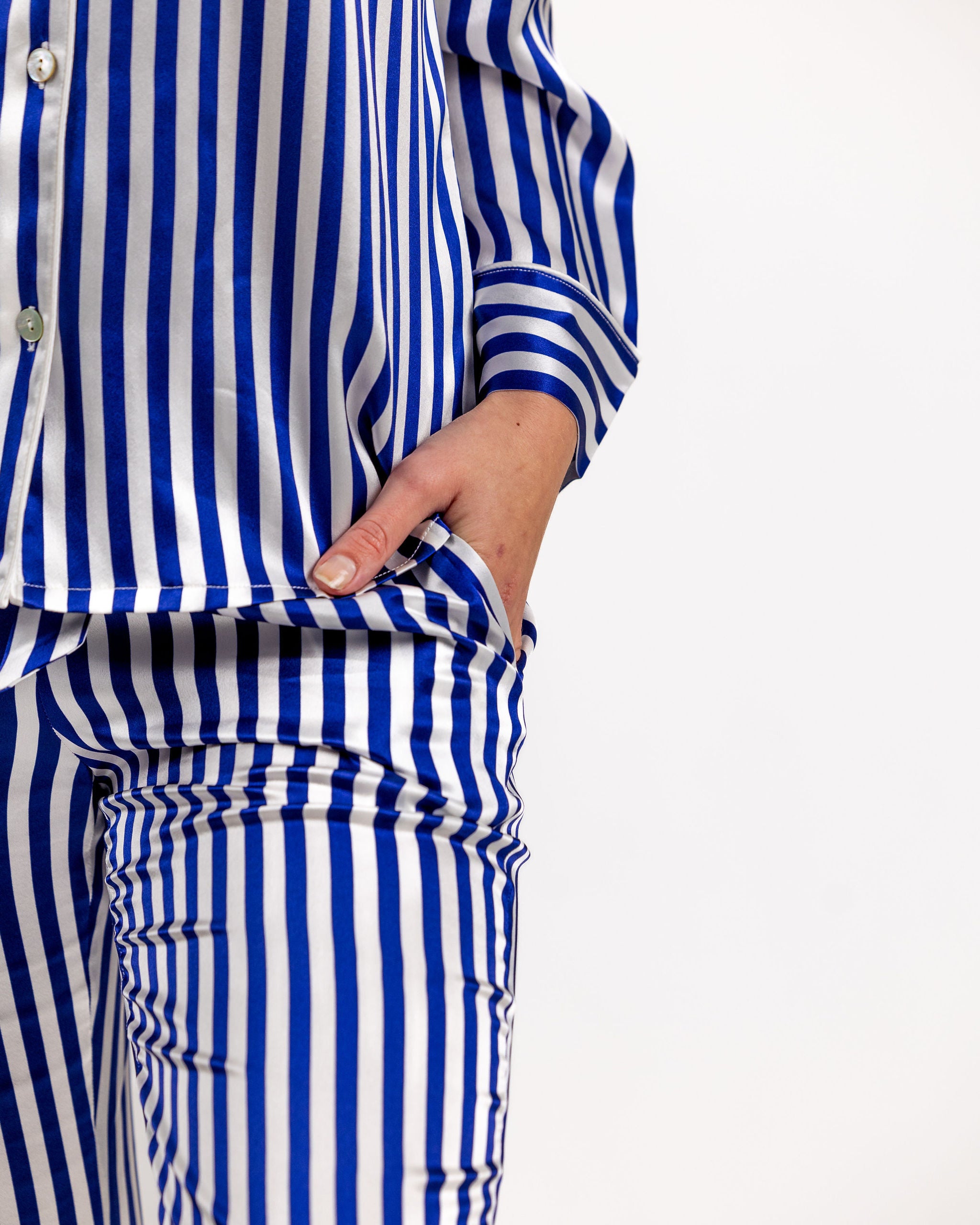 Fjord stripete Pysjamassett Blue Stripes R6__9876_127a7407-7db7-4f9a-bf11-10185e35e928