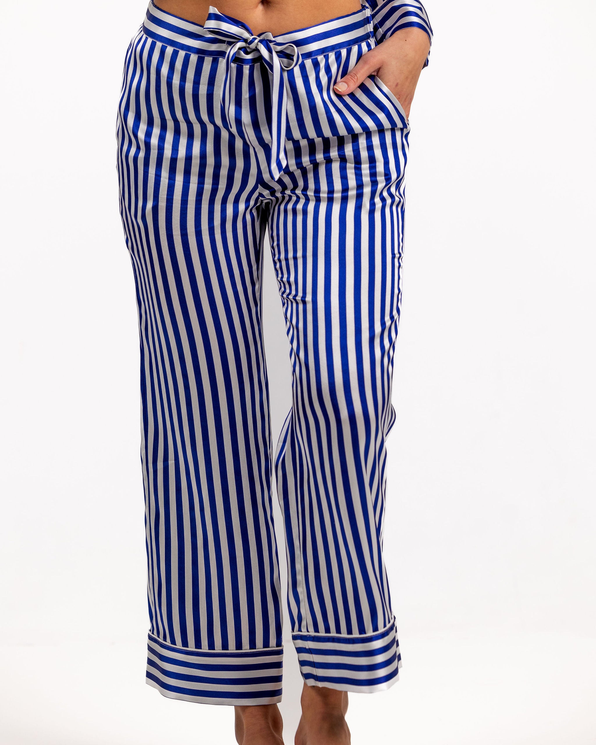 Fjord stripete Pysjamassett Blue Stripes R6__9897_b6e82114-0153-4604-8358-99f8e617059f