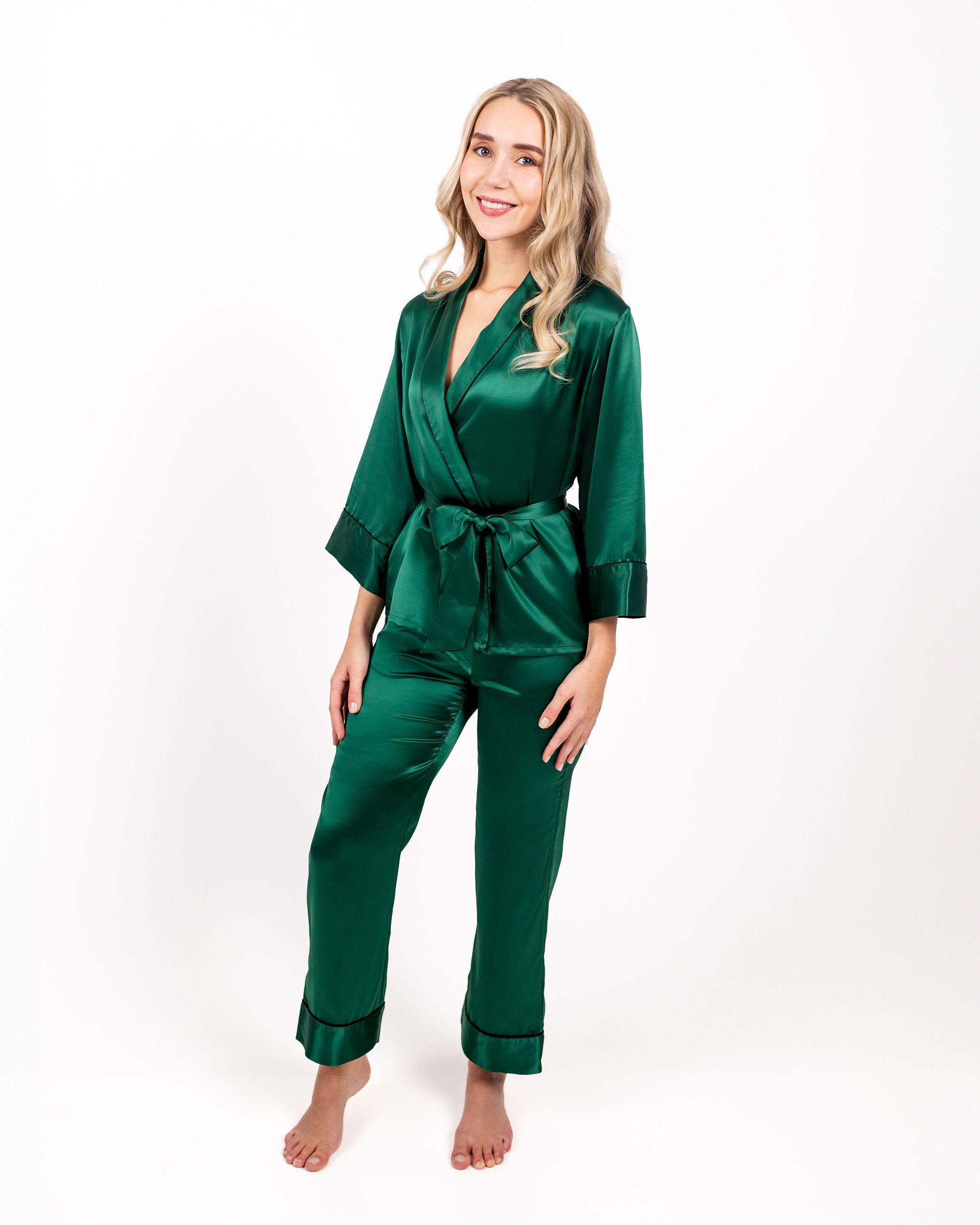 Amara Loungesett Green silkePysjamas_sett_Amara_Amarald_gr_nn
